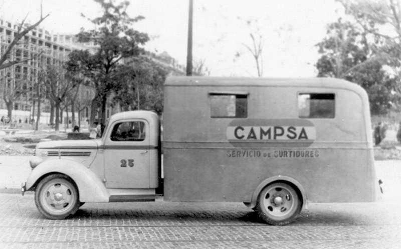 Camioneta- taller del Servicio de Surtidores. (Propiedad: CLH, Archivo Histórico de CAMPSA).

