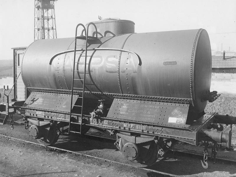 Vagón- cisterna de 22.000 litros de capacidad. (Propiedad: CLH, Archivo Histórico de CAMPSA)
