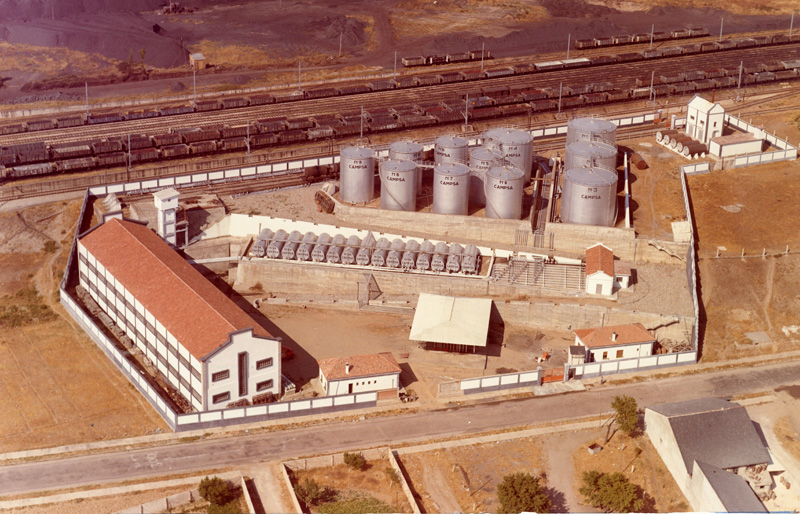 Instalación de almacenamiento de Ponferrada (León). 1963. (Propiedad: CLH, Archivo Histórico de CAMPSA).</
