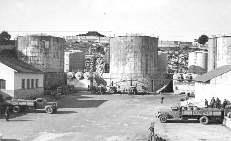 Vista General de patio de la instalación de Puerto Pi (Palma de Mallorca). (Propiedad: CLH, Archivo Histórico de CAMPSA)
