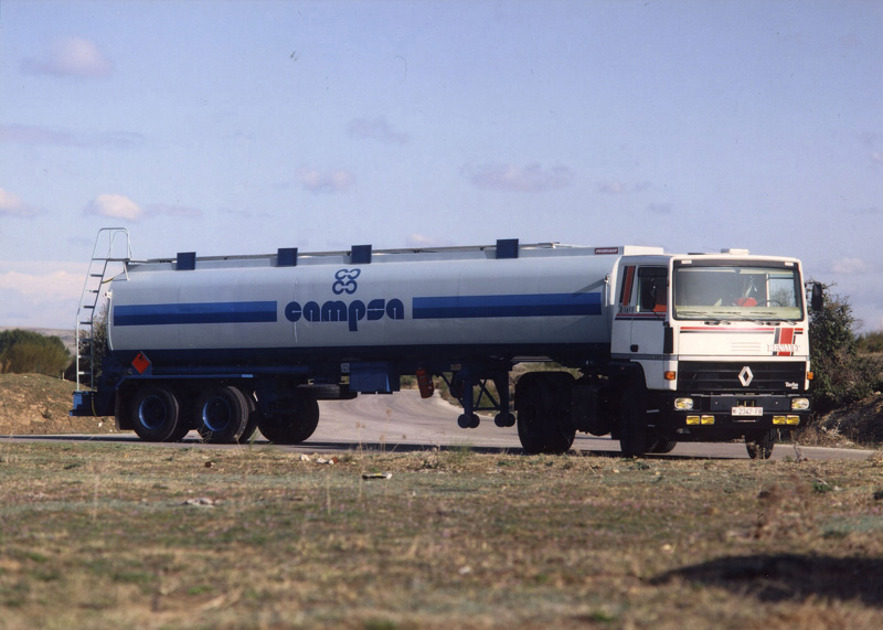 Camión cisterna con el logotipo de CAMPSA a partir del año 1977. (Propiedad: CLH, Archivo Histórico de CAMPSA)
