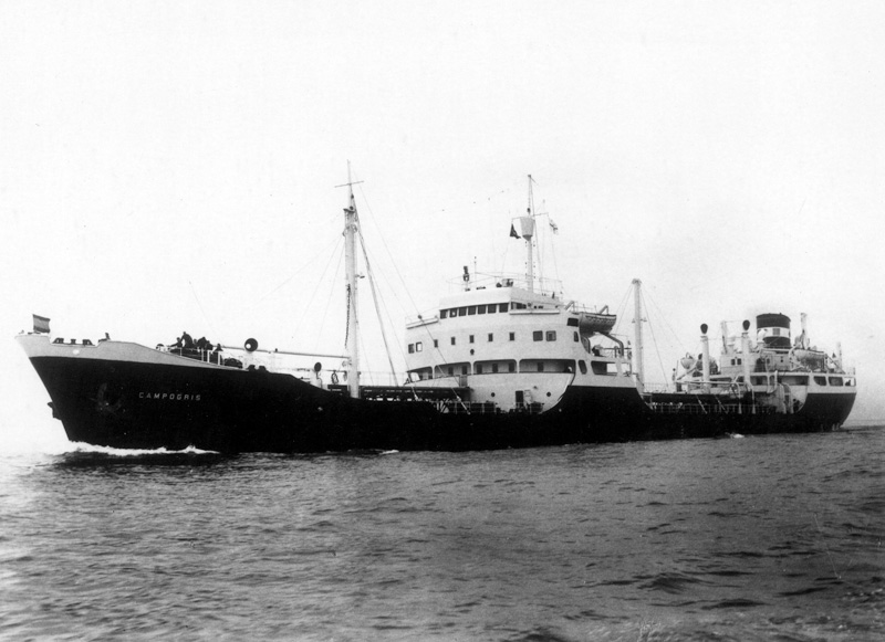 El buque-tanque Campogris construido en 1959. (Propiedad: CLH, Archivo Histórico de CAMPSA)
