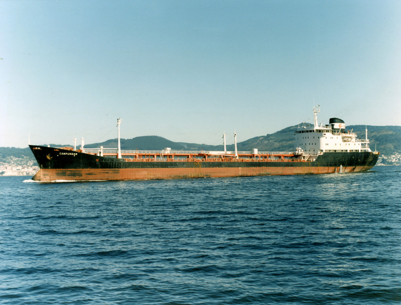 El buque-tanque Campurdan, construido en 1971. (Propiedad: CLH, Archivo Histórico de CAMPSA)
