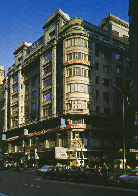 Edificio de la Gran Vía donde fueron instaladas las primeras oficinas de CAMPSA. Madrid. (Propiedad: CLH, Archivo Histórico de CAMPSA)
