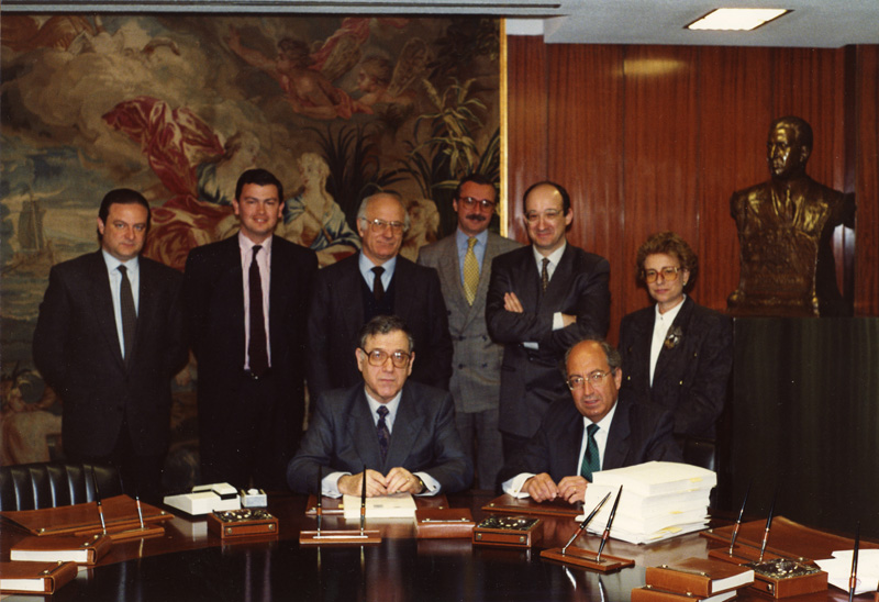 Firma de la escritura de Escisión del área comercial de CAMPSA (26 de marzo de 1992). (Propiedad: CLH, Archivo Histórico de CAMPSA)
