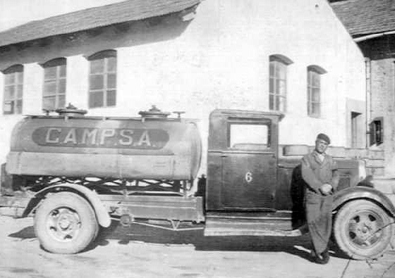 Antiguo camión-cisterna nº 6. (Propiedad: CLH, Archivo Histórico de CAMPSA)
