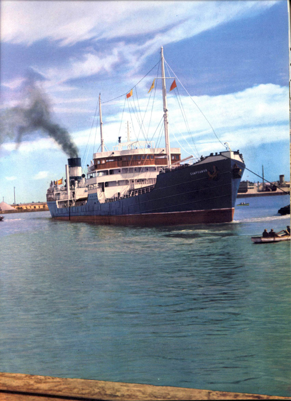 Buque-tanque Campoamor entrando a puerto, construido en 1931. (Propiedad: CLH, Archivo Histórico de CAMPSA)
