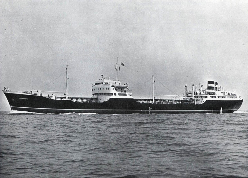 Buque-tanque Camponegro navegando en alta mar, construido en 1958.(*) (Propiedad: CLH, Archivo Histórico de CAMPSA)
